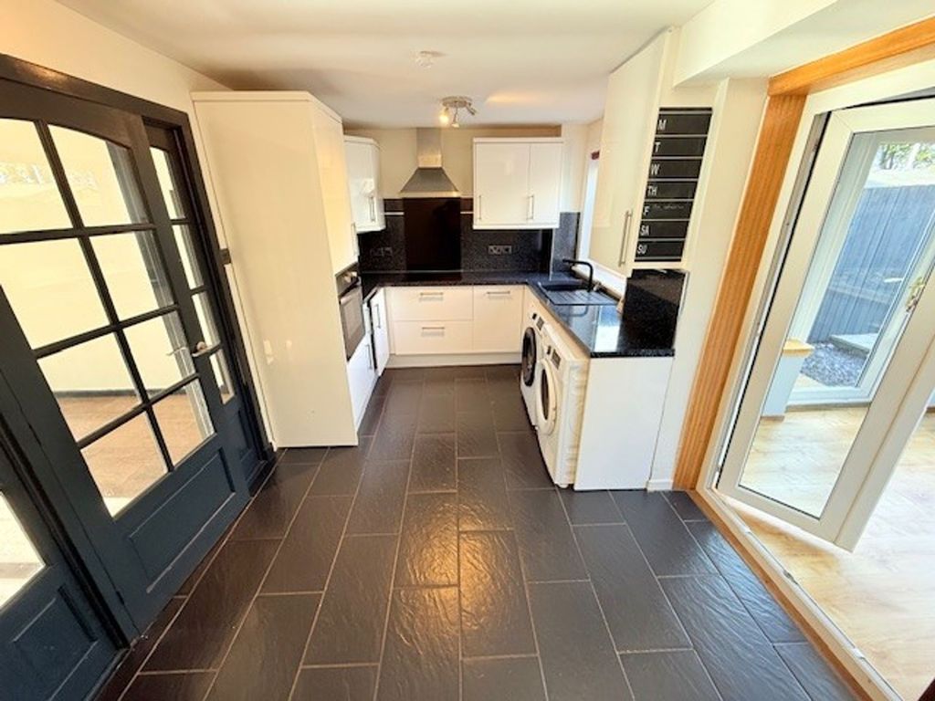 Property photo 3 of 17 Dining Kitchen
