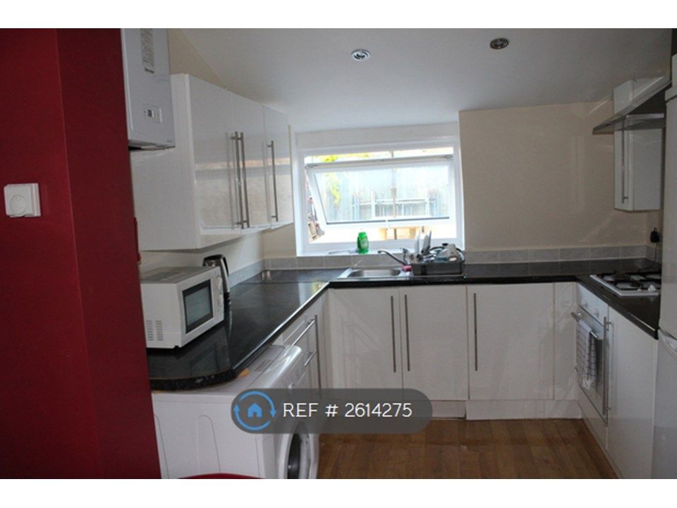 Property photo 2 of 14 Kitchen