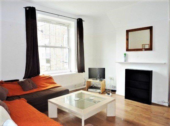 Property photo 1 of 7 A Well Presented Three Double Bedroom Flat Located On The Second Floor Of A Purpose Built Block Situated Within A Short Walk To London Bridge, Borough And Elephant & Castle Tube Stations Offering Easy Access Into Central London.