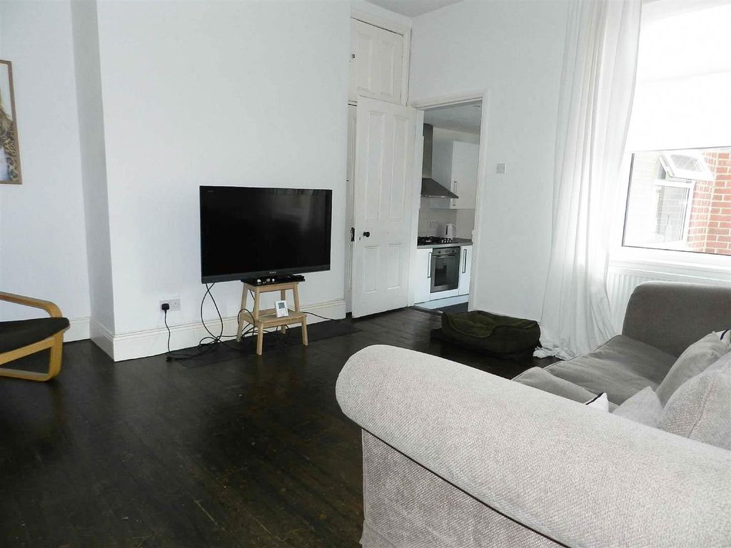 Property photo 2 of 6 Lounge
