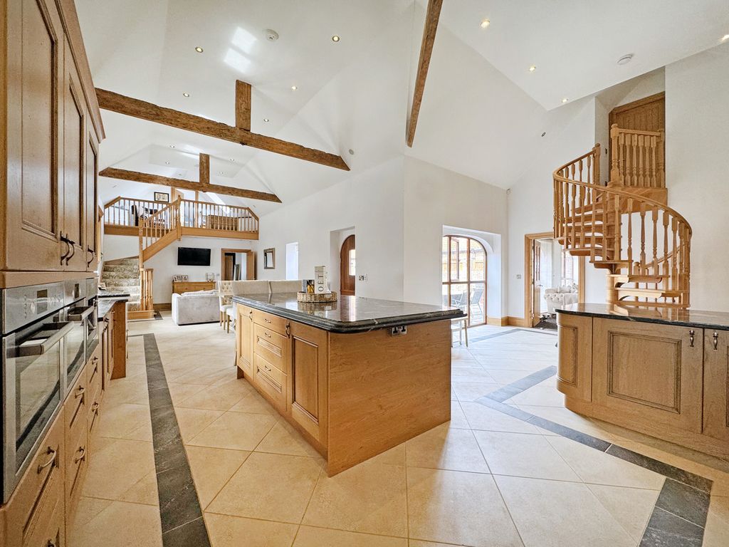 Property photo 2 of 48