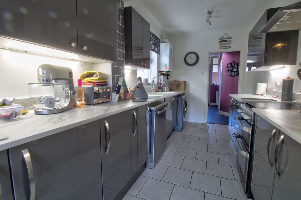 Property photo 2 of 15 Kitchen