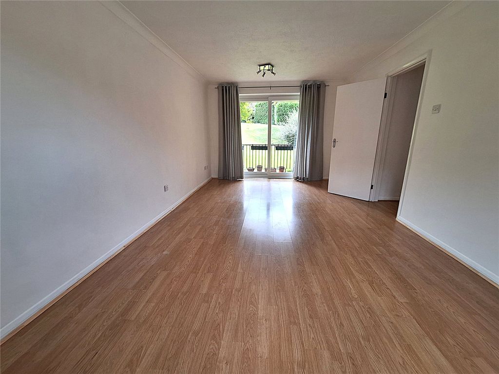 Property photo 2 of 16 Picture No. 18