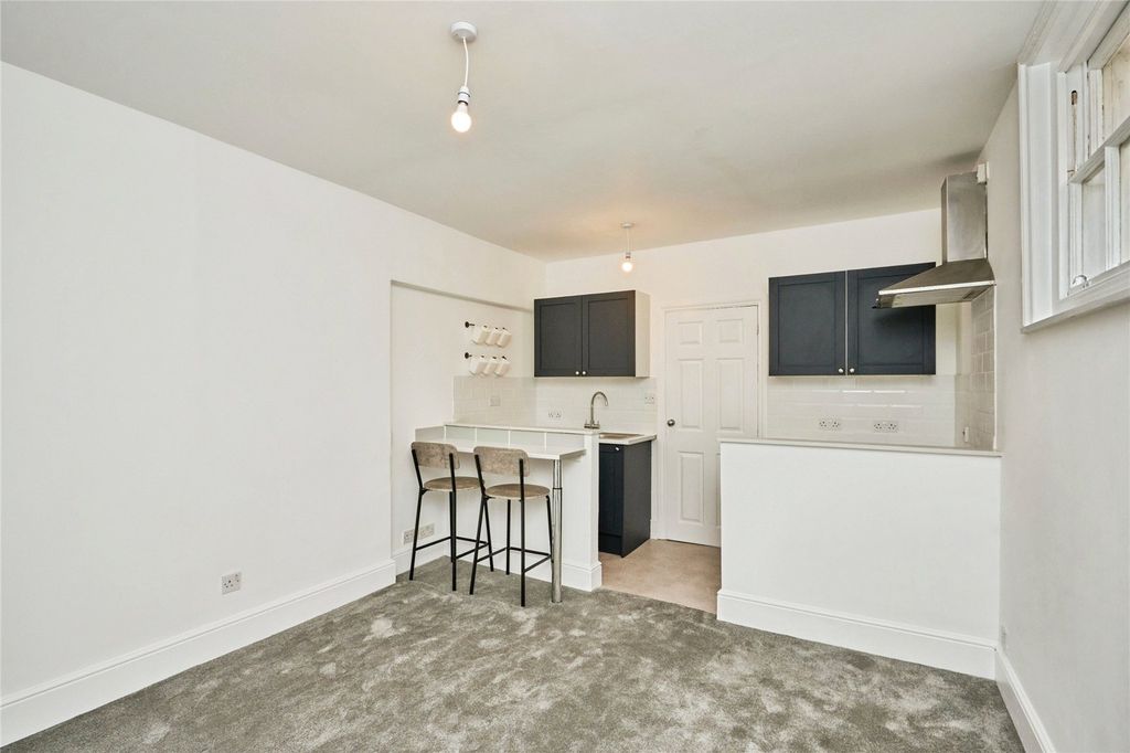 Property photo 2 of 10 Picture No. 18