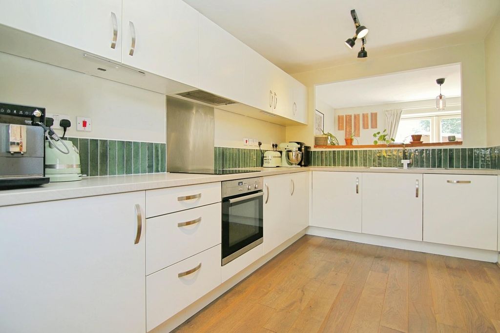 Property photo 2 of 25 Kitchen