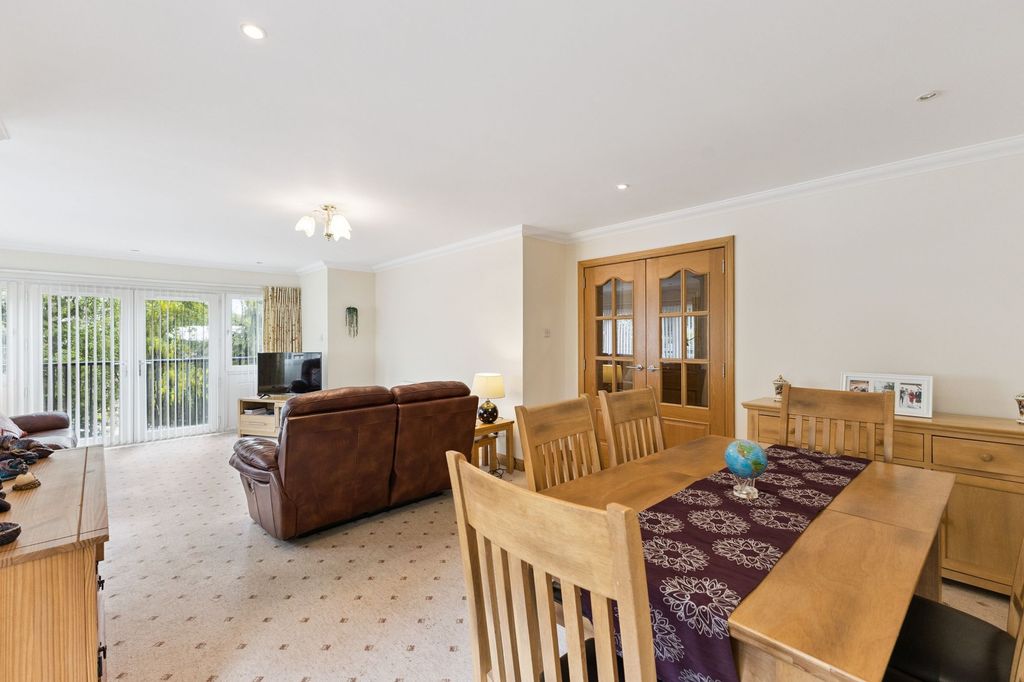 Additional image 4 of 2 bed flat for salePitheavlis Crescent, Oaklands Pitheavlis Crescent PH2