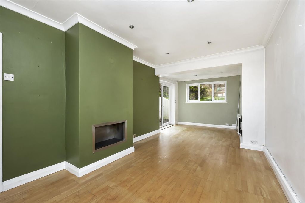 Property photo 2 of 16 Sitting Room