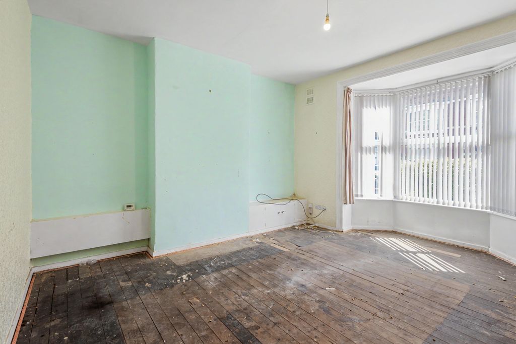 Property photo 2 of 18 Flats A, B & C, 37 Diamond Street, Saltburn-By-The-Sea, North Yorkshire, Ts12 1Eb