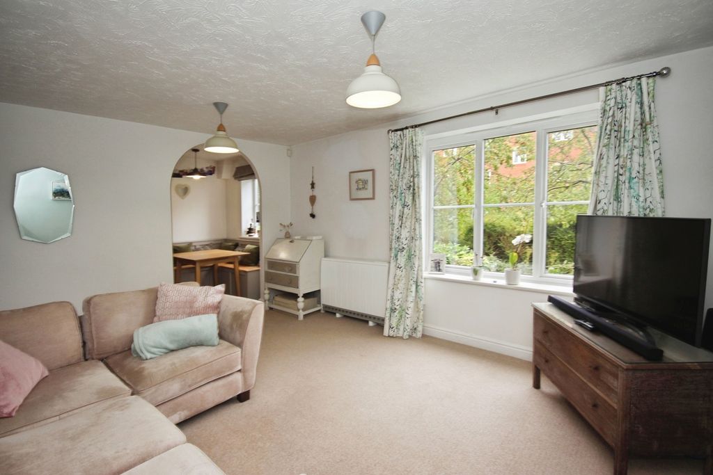 Property photo 2 of 14 Photo