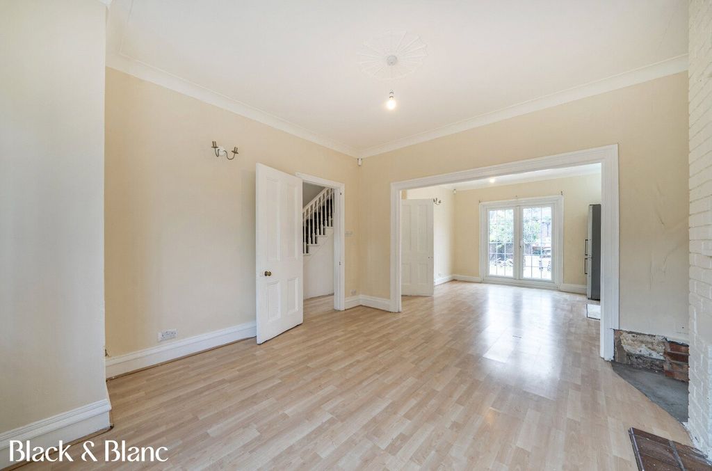 Property photo 2 of 20 Living/ Dining Room