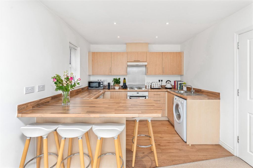 Property photo 2 of 11 54 Verney Road, Banbury-9.Jpg