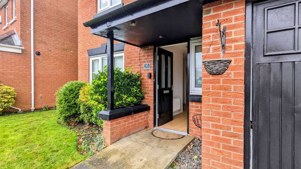 Property photo 2 of 32