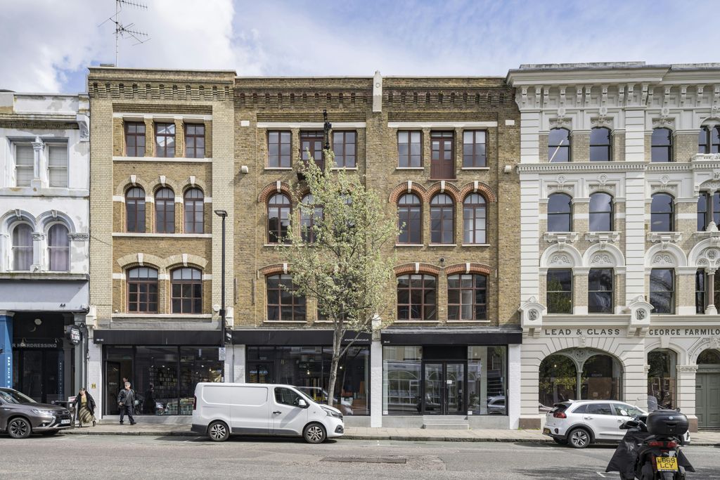 Property photo 3 of 11 External