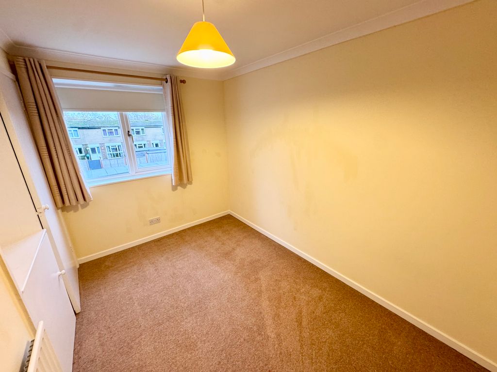 Property photo 3 of 10 13 Strudwicks Field - Bedroom 2