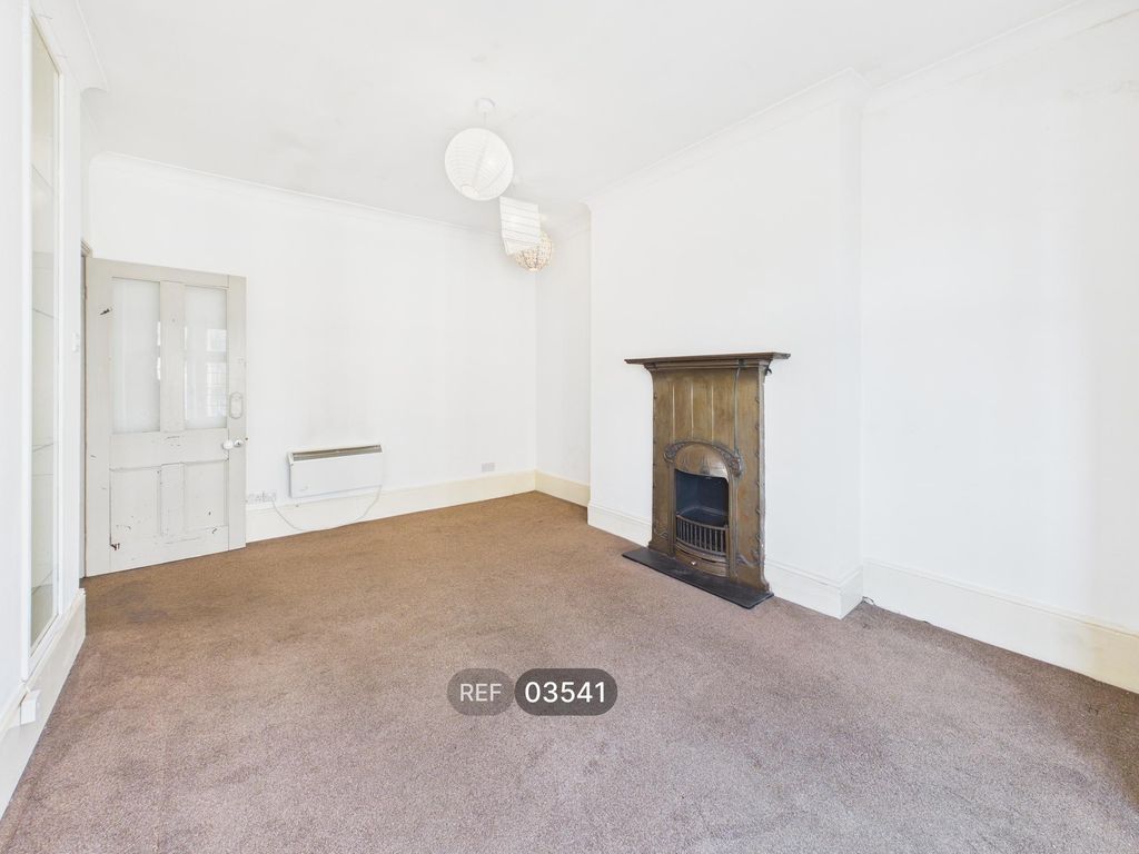 Property photo 3 of 18 Living Room