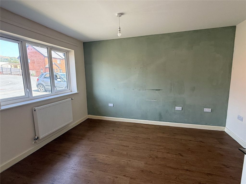 Property photo 3 of 10 Picture No. 02