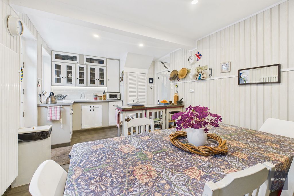 Property photo 2 of 36