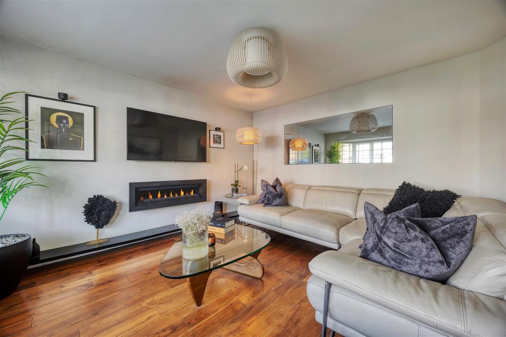 Property photo 3 of 36 35_Waverley_Park_Kirkintilloch_010.Jpg