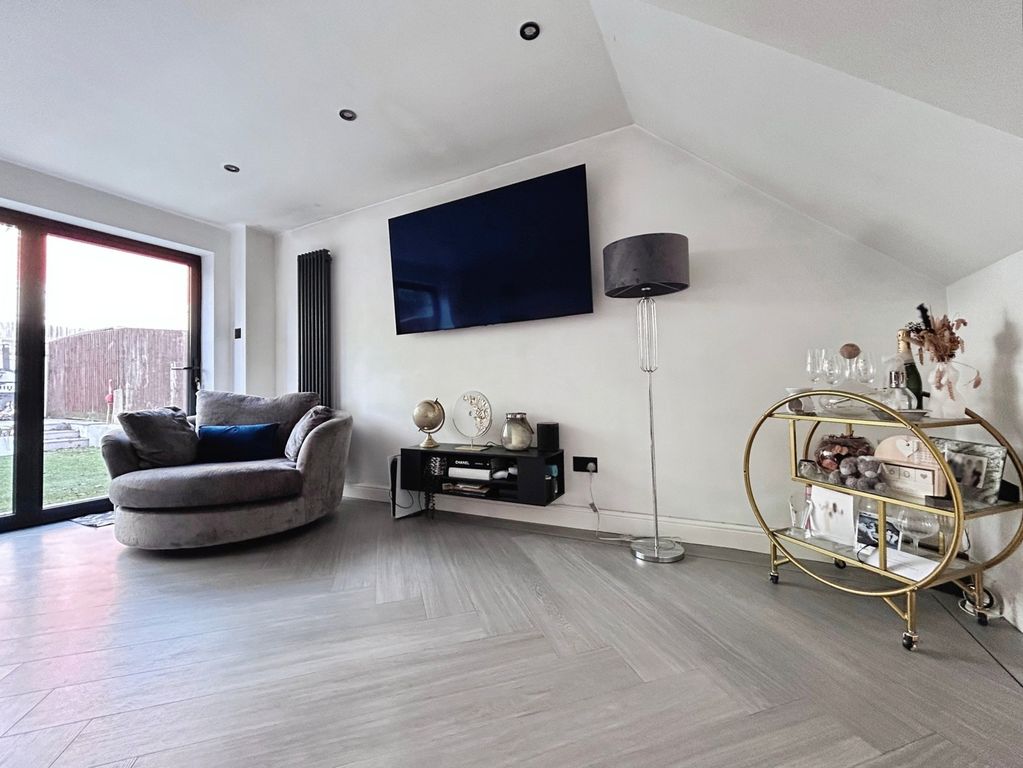 Property photo 2 of 12 Pbox-Img.Jpeg