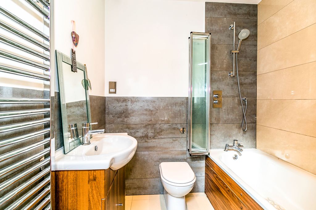 Property photo 3 of 6 d5Ed62A7-E1De-4Fd2-9