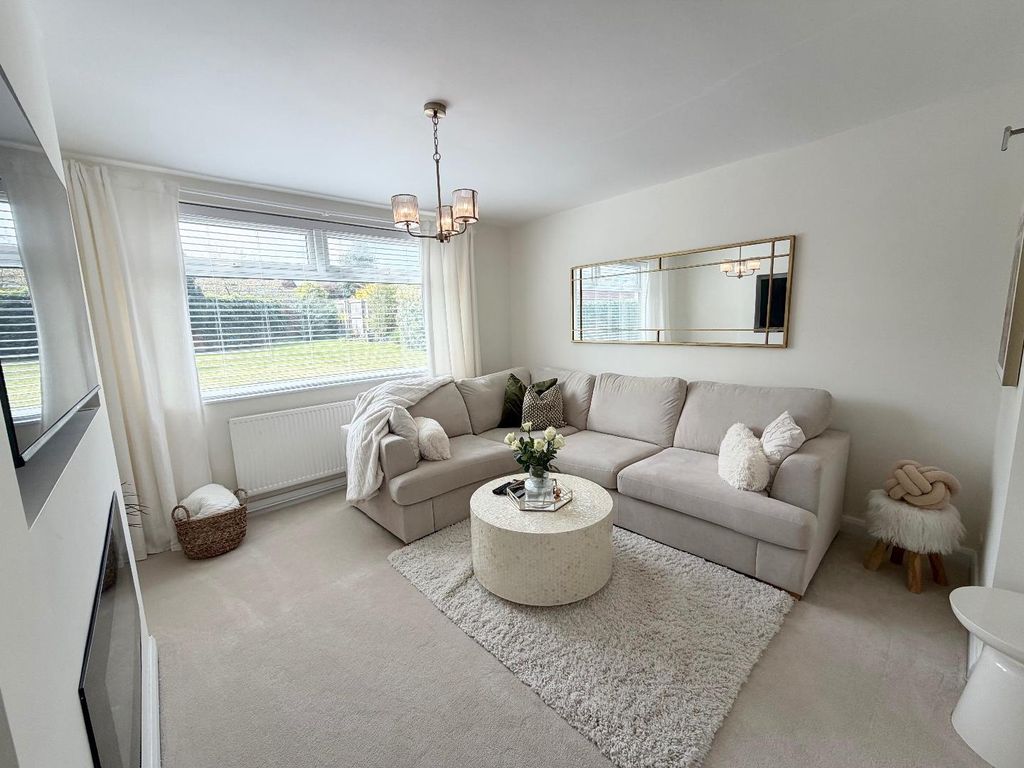 Property photo 3 of 21 Lounge