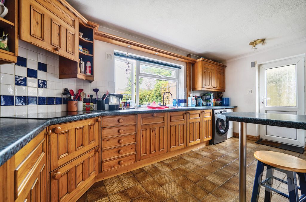 Property photo 3 of 17 012c6Fd0-1890-47d...