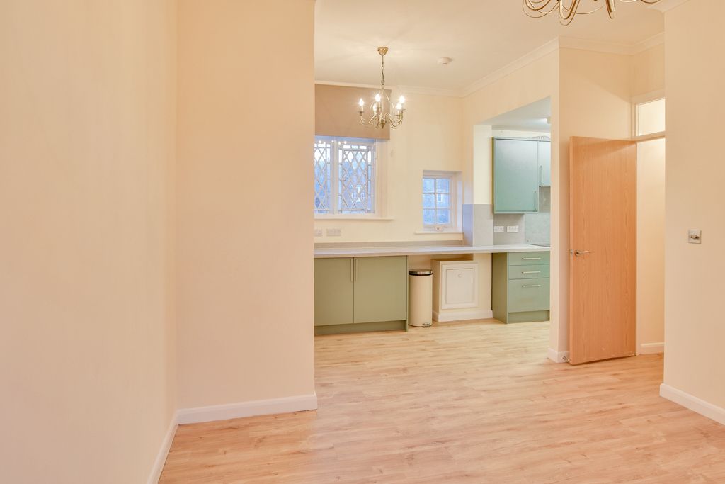 Property photo 2 of 15 Dsc_0217-Dsc_0219