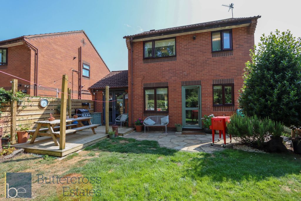 Property photo 1 of 17 Garden