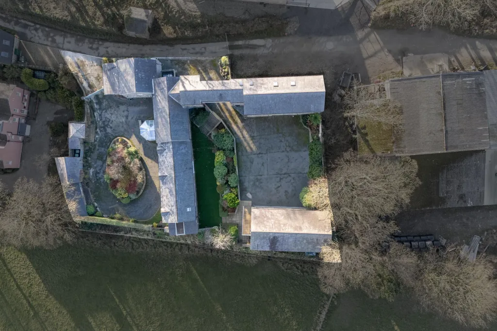 Property photo 2 of 60