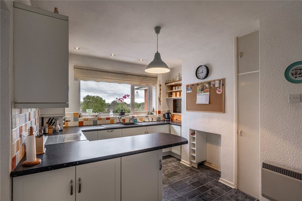 Property photo 2 of 29 Picture No. 10