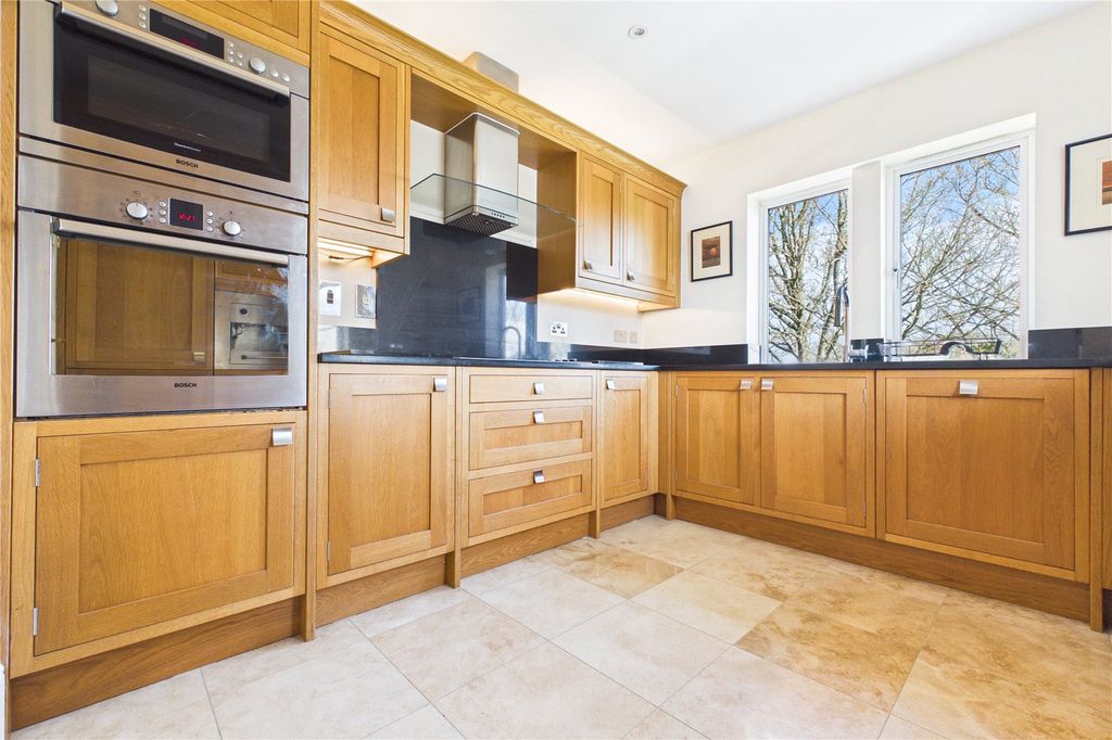 Property photo 2 of 20 Kitchen