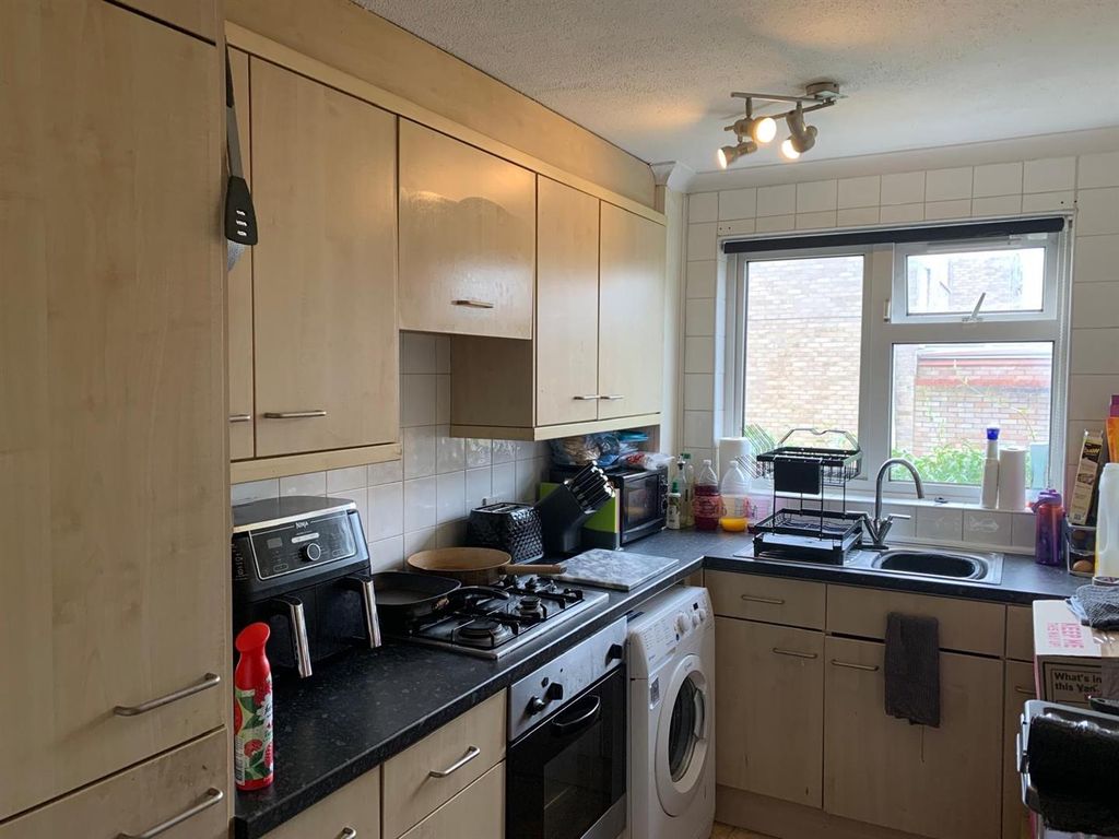 Property photo 3 of 10 9Abb08E3-4Cb6-49cc-9d36-9Bd413107934.Jpg
