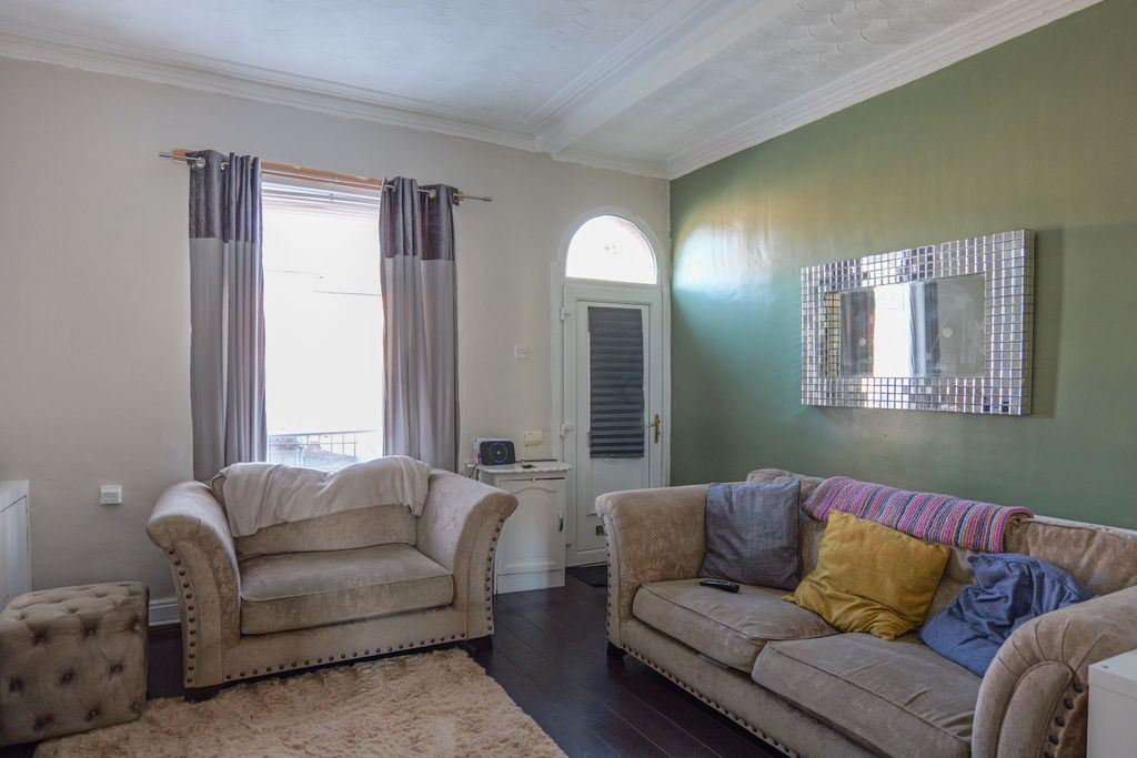 Property photo 3 of 25