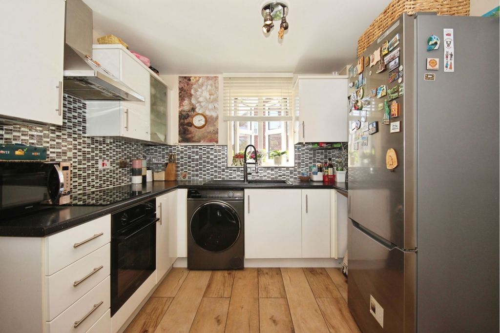 Property photo 2 of 27