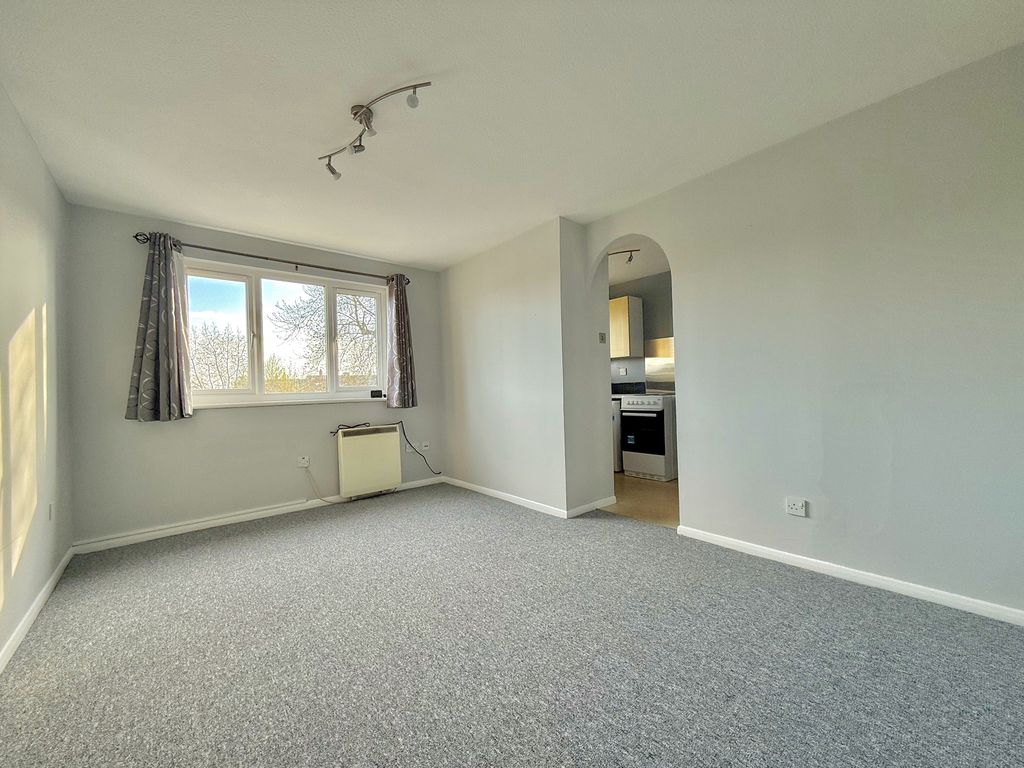 Property photo 3 of 7 Living/Dining Room
