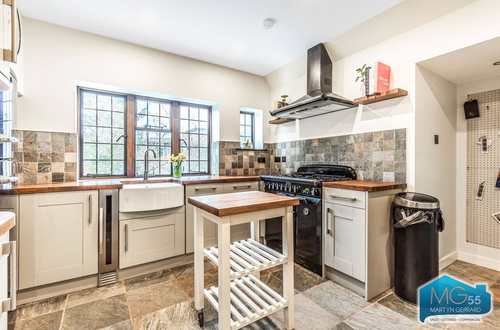 Property photo 3 of 15 Picture No. 10