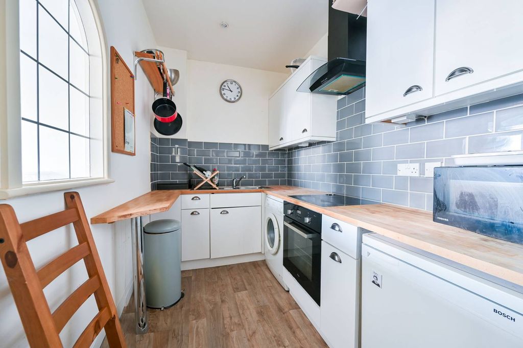 Property photo 1 of 5