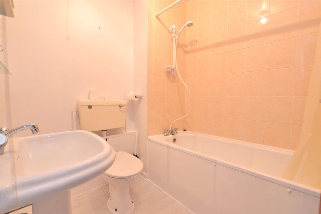 Property photo 2 of 8 Bathroom