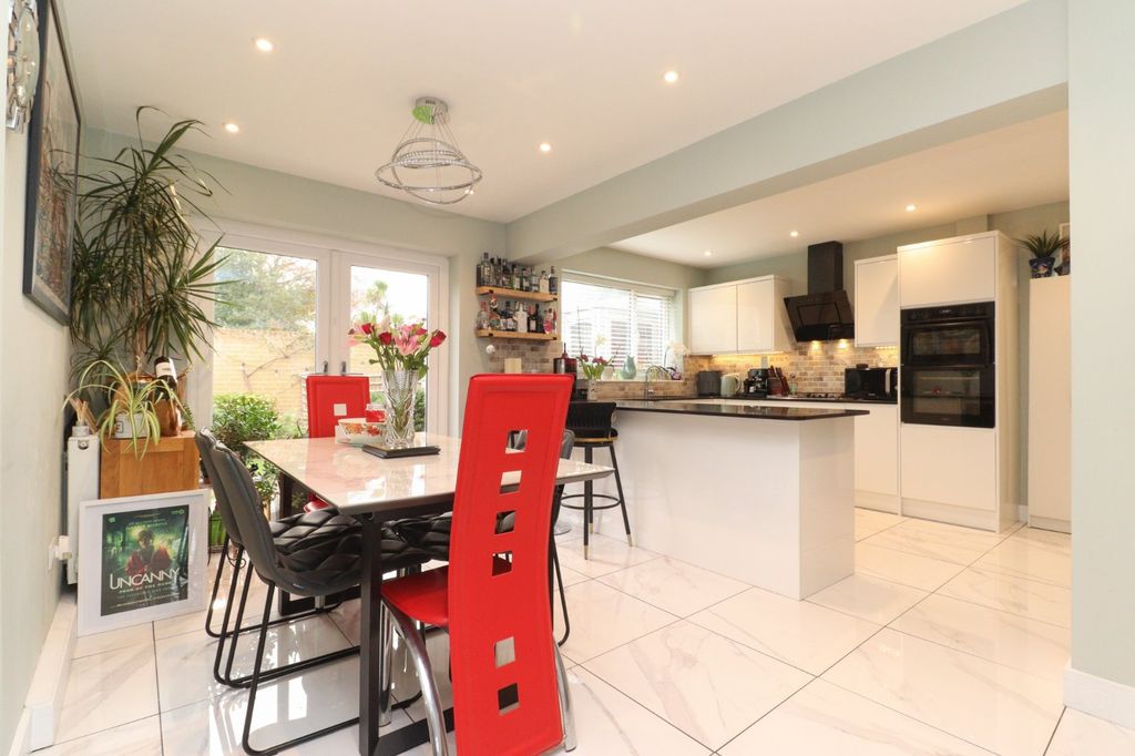 Property photo 2 of 16 Picture 2