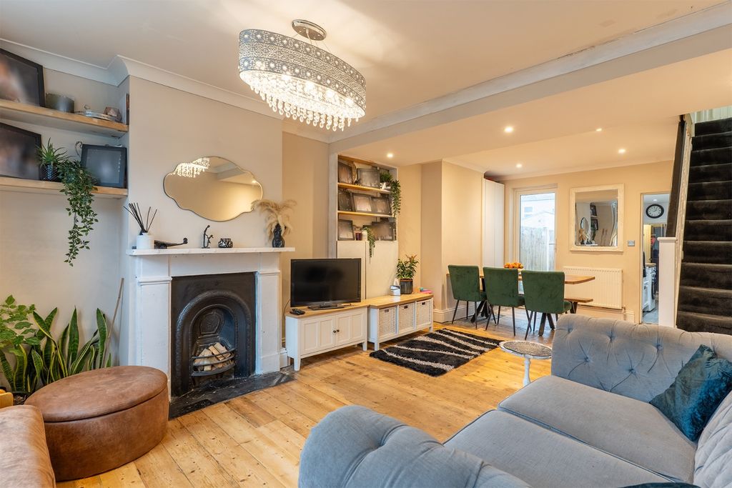 Property photo 2 of 18 5156074