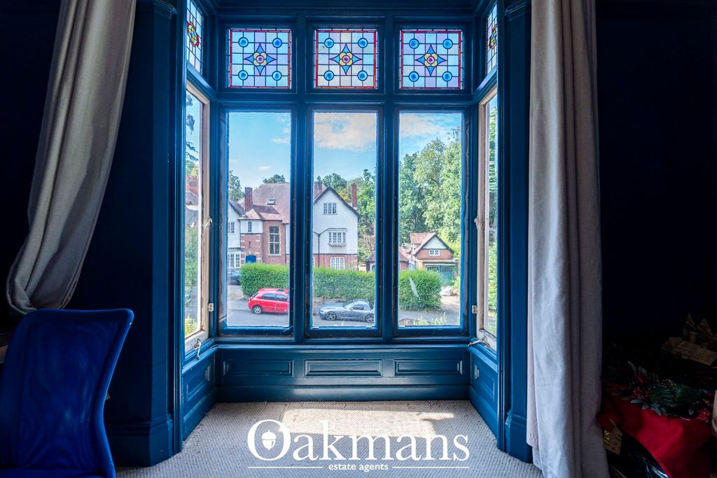 Property photo 2 of 48 Feature Window