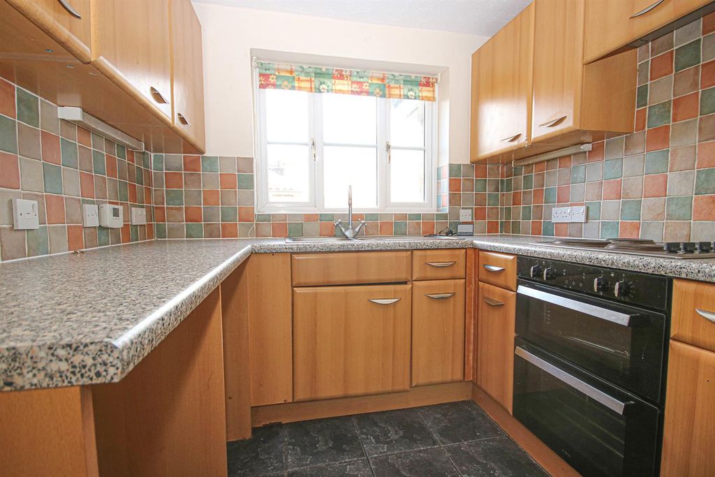 Property photo 3 of 11 Kit 1.Jpg