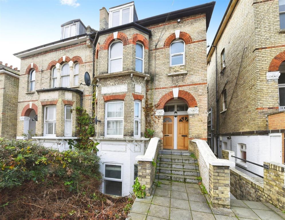 Property photo 2 of 8