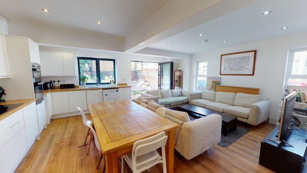 Property photo 2 of 15 A Bright And Spacious Living Room Featuring Modern...