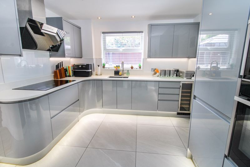 Property photo 3 of 15 Kitchen