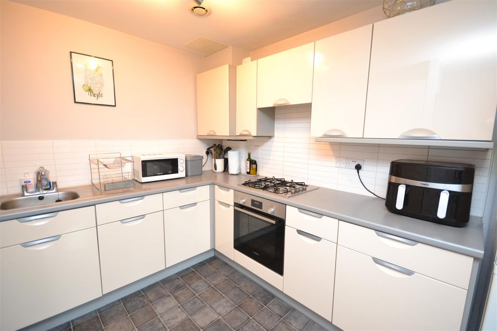 Property photo 2 of 11 Kitchen