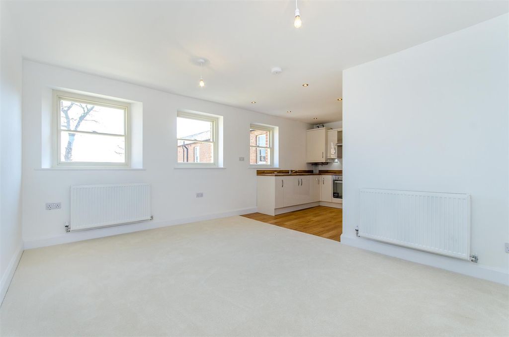 Property photo 2 of 11 041.Jpg