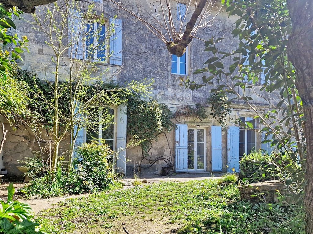 Property photo 1 of 9 House For Sale In Saint-André-De-Cubzac