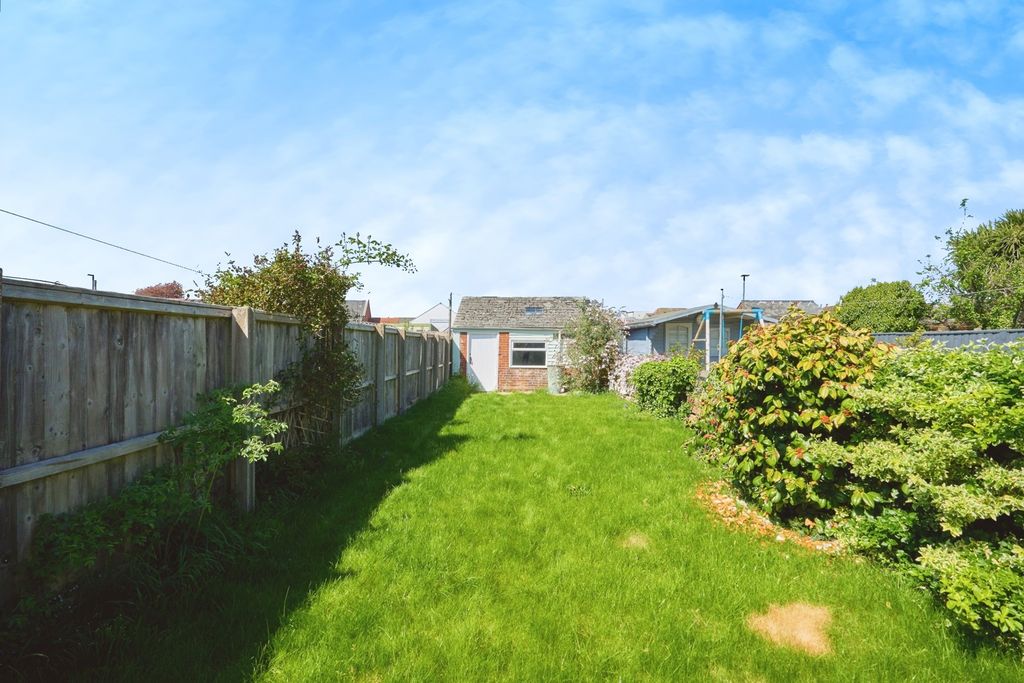 Property photo 3 of 12 Garden