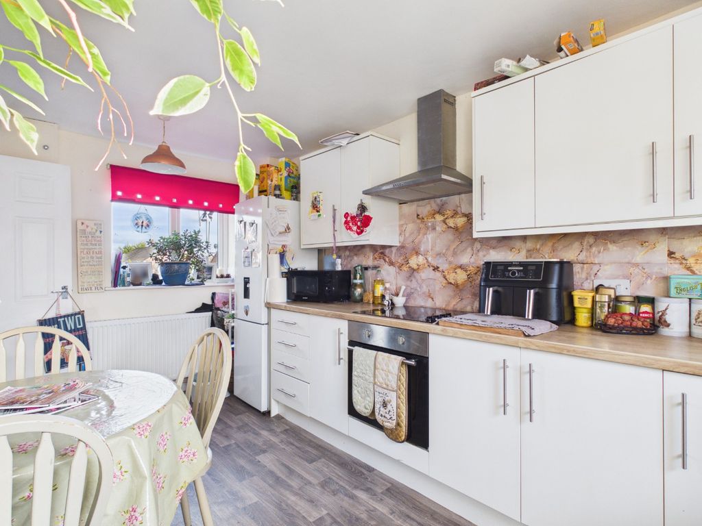 Property photo 3 of 17 4926677